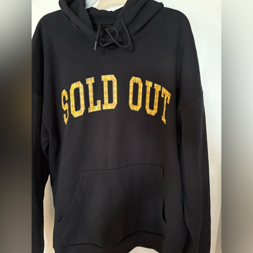 New- classic black hooded sweatshirt
SOLD OUT IN GOLD
Perfect for Concert Lovers